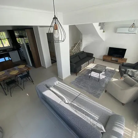 Villa Airport With Private Pool 2 *