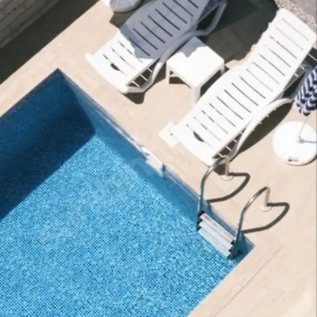 Airport With Private Pool 2 Βίλα *