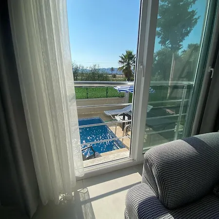 Airport With Private Pool 2 Βίλα